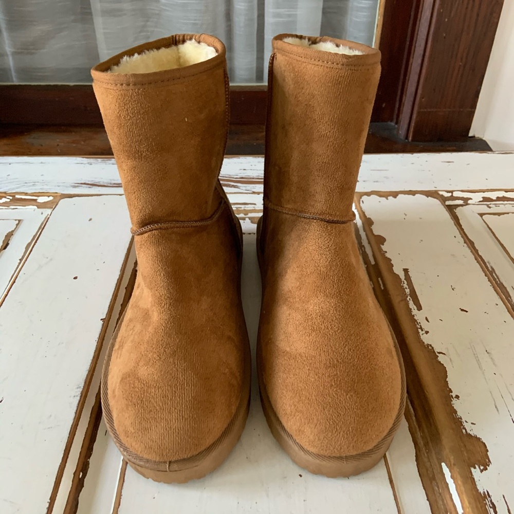 Suede and faux fur lined boots New no tags